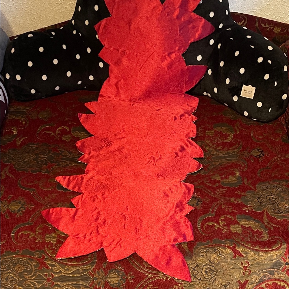Beaded Floral Table Runner - Picture 4 of 4